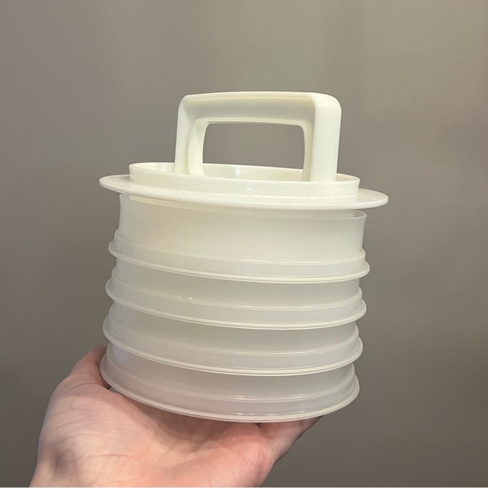 Tupperware Hamburger Press & Keeper